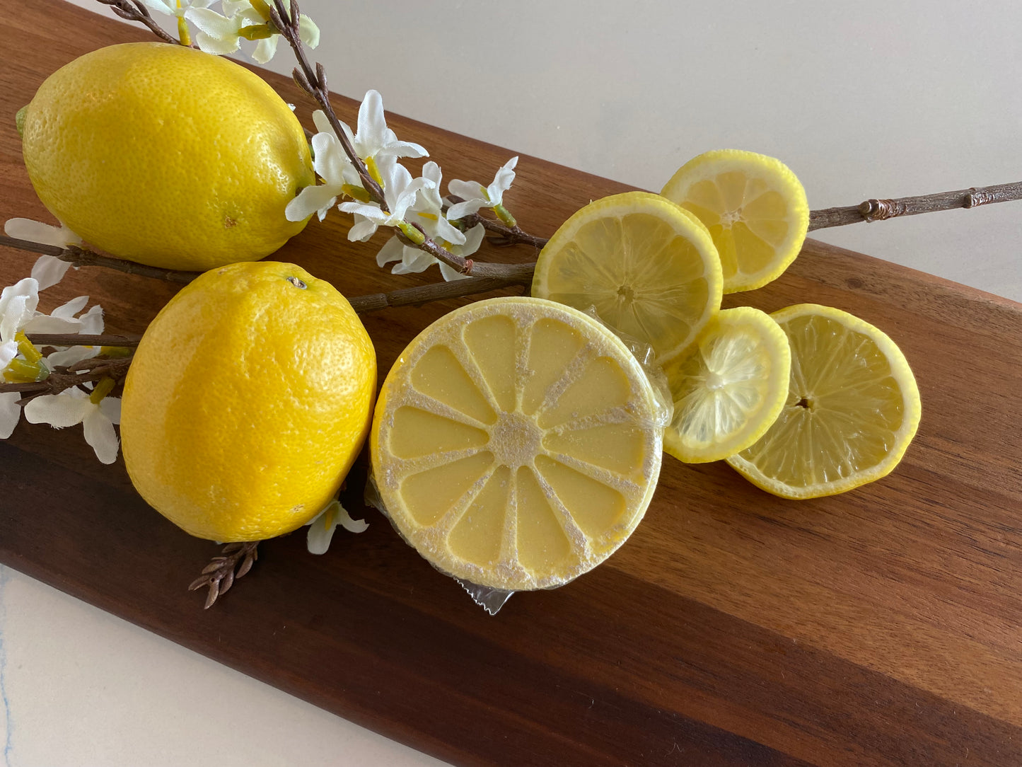 Glow with the Flow – Lemon Sugar Cake Scented Bath Bomb